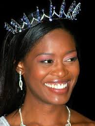 Nokuthula SIthole - Miss SA 2005 [Oh, this time a beautiful black queen] The title has rotated monotonously from a blonde hair to a black weave, ... - TazOpinionRamp_Miss_SA_2005_NS