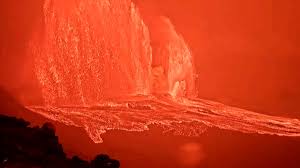 Erupción de Navidad: el volcán Kilauea expulsa impactantes fuentes de lava