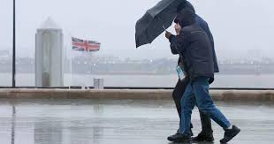 Met Office says 'heavy rain possible anywhere' in UK forecast 🌧️