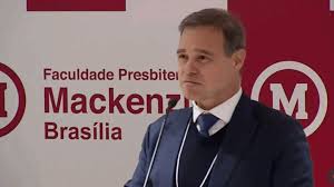 Mendonça diz que Deus o levou para o STF e que “dinheiro não é ambição”