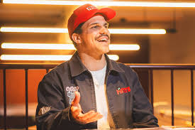 Hoe zakenman Average Rob zijn imperium uitbouwt met nu al meer dan 50 man personeel: “Als je een bedrijf failliet wil laten gaan, moet je mij op financiën zetten”