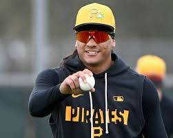Pirates call up No. 4 prospect Jhostynxon Garcia