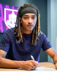 Joven Nigeriano Deslumbra en Burnley: ¿Próxima Estrella Mundial? - Imagen principal del artículo