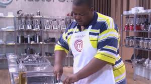 Perdeu tudo? Após acusações de calote, ex-MasterChef revela motivo de vender biscoitos nas ruas