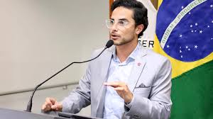 Vereador Vitor contesta reforma do Diviprev