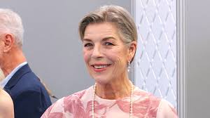 Carolina de Mónaco da una lección de estilo floral junto al príncipe Alberto con un vestido rosa etéreo, perlas y guiño a Grace Kelly