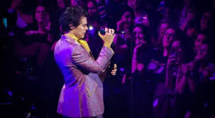 Fewer trains, plenty of tickets: Harry Styles opens 10-show Amsterdam residency at ArenA