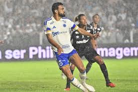 Zagueiro do Cruzeiro chora ao revelar problema físico e admite temporada difícil; assista