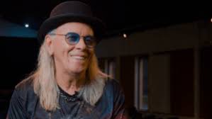 LUIZ CARLINI morre aos 73 anos e deixa legado fundamental na guitarra brasileira