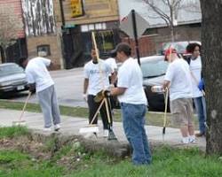 Image of people volunteering in Chicago