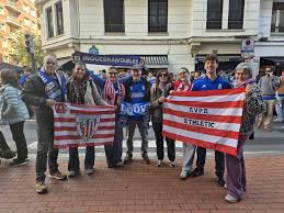 Macro “poteo” azul en Bilbao: el oviedismo invade San Mamés en la previa contra en Athletic