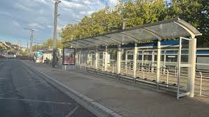 DIRECT. Une voiture fonce dans la foule à Caen : une deuxième personne est morte, neuf blessés, le conducteur arrêté — Ouest-France