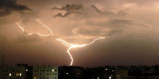 "Grêle, fortes rafales et activité électrique importante" : trois départements placés en vigilance orange pour orages — Orange Actualités