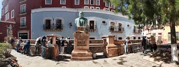 Junta de Monumentos lleva a cabo jornada de limpieza en Jardín, previo a conmemoración del natalicio de Benito Juárez