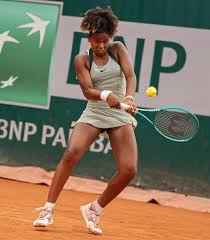 Victoria Barros vence sul-coreana e Brasil é semifinalista do juvenil feminino de Roland Garros após 39 anos