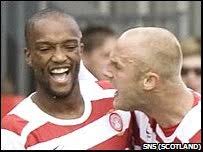 Richard Offiong and Simon Mensing celebrate the Hamilton goal - _44930533_44930511