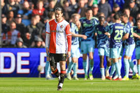 LIVE eredivisie | Ajax dankzij fraaie goal Steur op voorsprong, Óscar García al door zijn wissels heen