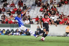 ATUAÇÕES: Chiqueti é o melhor em campo na goleada do Athletico