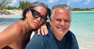 Hóspede processa pousada de Glória Pires e marido após ceia de Ano-Novo com 'arroz e galeto'