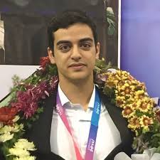 خواهر علی یونسی، دانشجوی زندانی: یک ماه است برادرم را از زندان ربوده و اجازه تماس نمی‌دهند