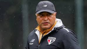 Roger Machado define quatro reforços para o São Paulo FC trazer no meio do ano