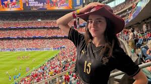 Madalena Aragão no estádio a apoiar João Neves (1.º marcador da Seleção)
