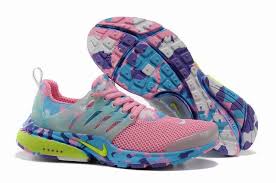 Hasil gambar untuk trend sepatu sport warna terbaru