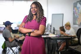 Fiery Democrat’s Comeback Bid Tests Limits of Progressive Momentum