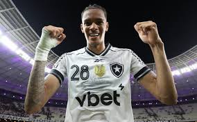 São Paulo faz contato por volante do Botafogo