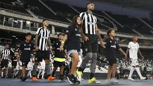 Botafogo paga dois meses de direitos de imagem atrasados e fica em dia com elenco