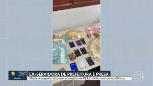 Ex-servidora de prefeitura é presa