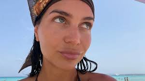 Zaira Nara realizó un topless en Formentera y un comentario de un seguidor generó debate: “¿Nunca vestida?