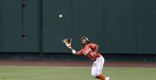 Texas baseball live updates: Longhorns take on Holy Cross to start NCAA Tournament