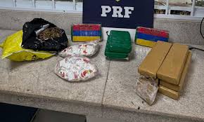 PRF apreende mais de 12 kg de drogas em ônibus sudoeste da Bahia