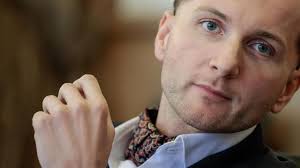 Windkraftbetrüger Hendrik Holt in Dubai festgenommen - Freigang endete mit Flucht — NDR.de