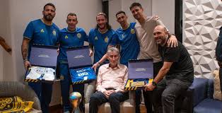 El abrazo canalla al Patón: Belloso, Di María y compañía visitaron a Bauza antes del partido ante Independiente del Valle