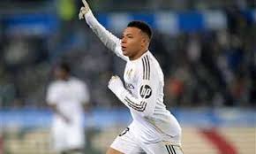 قائمة ريال مدريد - عودة كامافينجا وألابا.. وغياب كاريراس في مواجهة إشبيلية