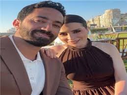 باللون البني.. مي عز الدين تخطف الأنظار في أحدث ظهور برفقة زوجها