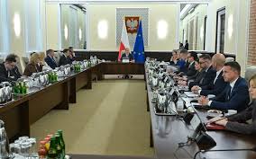 Deficyt spada zbyt wolno. Rząd szuka miliardów i unika gniewu wyborców