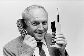 The first mobile phones, shown here by Post Office engineer Harry Shilling in March 1985, ... - p-22027-atl