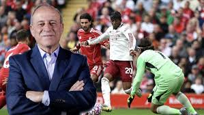 أرسنال طالب بـ4 ركلات جزاء والحكم رفض احتسابها.. الشريف يوضح الحقيقة