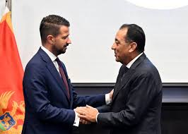 رئيس الوزراء يبحث مع رئيس الجبل الأسود تعزيز العلاقات الثنائية والتعاون المشترك