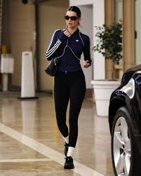 De calça legging e tênis Adizero, Kendall Jenner antecipa nova coleção da Adidas