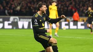 Mason Mount hacer el tercer gol del United a pase exquisito de Bruno Fernandes