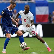 Rabiot detona atuação de companheiros após derrota da França: ‘Comportamentos inadmissíveis’