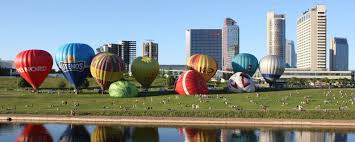 Vaizdo rezultatas pagal užklausą „flying a balloon in vilnius“