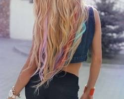 Image de Casual hair with colorful highlights