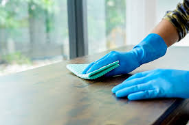 Stad Gent houdt schoonmaak bij externe firma’s na onderzoek: terugkeer naar eigen poetspersoneel zou tot 10 miljoen euro extra kosten