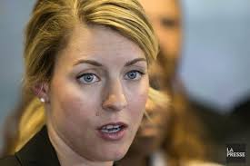 Mélanie Joly reçoit l&#39;appui d&#39;Alexandre Trudeau. Mélanie Joly... (Photo Robert Skinner, archives La Presse) - 761525-melanie-joly