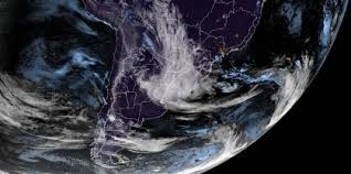 Ciclone extratropical na costa do Brasil põe estados em alerta de perigo